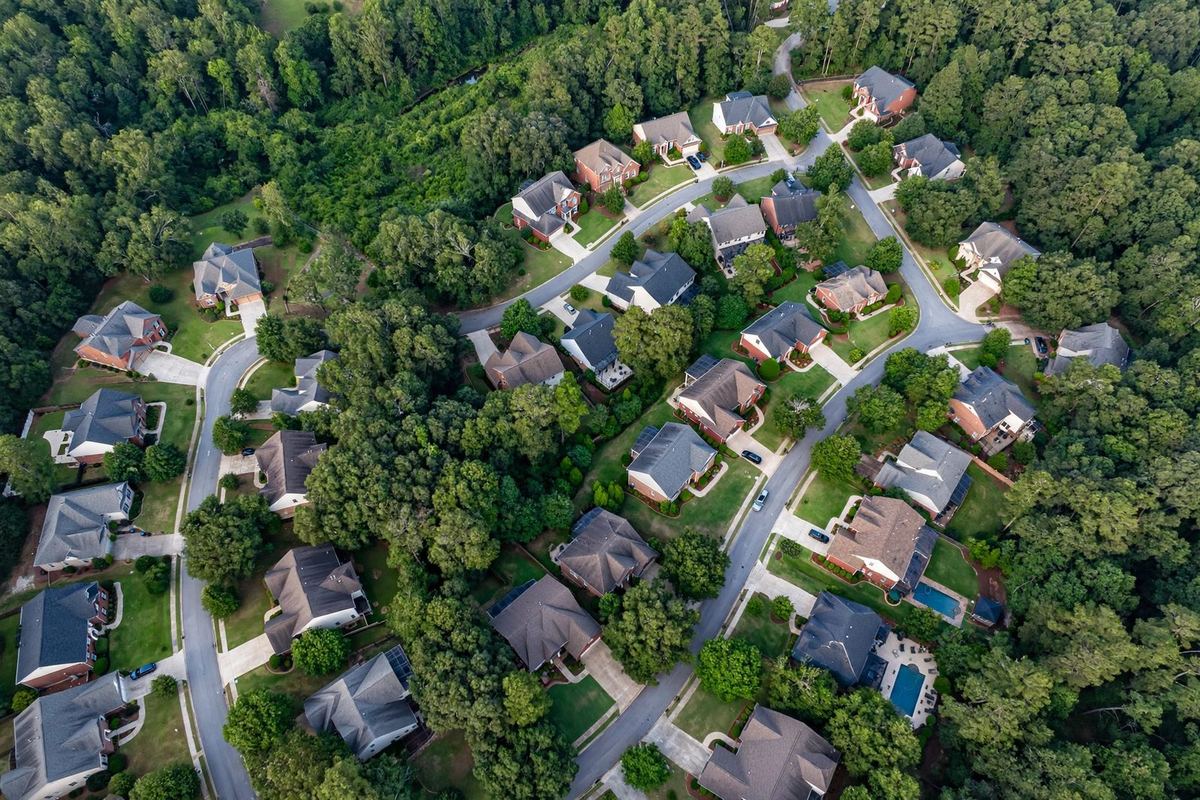 What Every East Cobb Homeowner Should Know Before Hiring a Roofer
